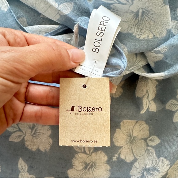 NWT lightweight scarf - Picture 3 of 4